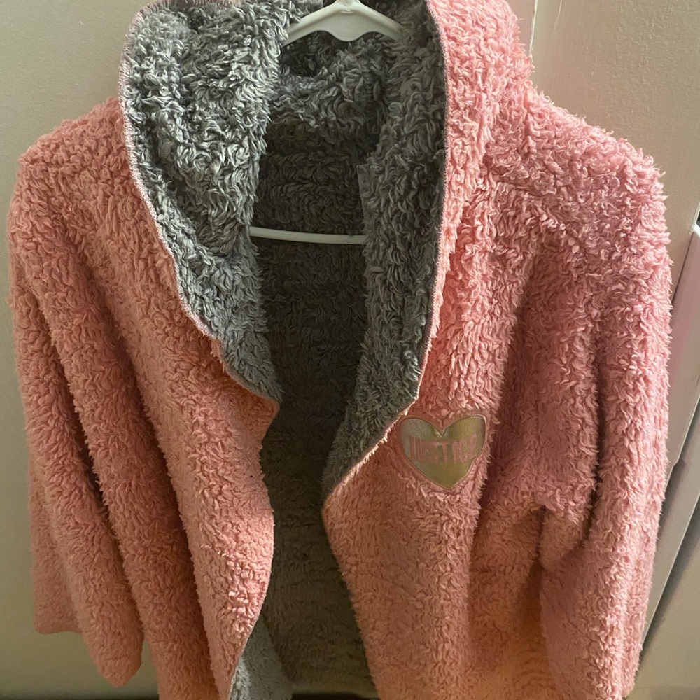 Youth house coat size is on tag!daughter grew out of it